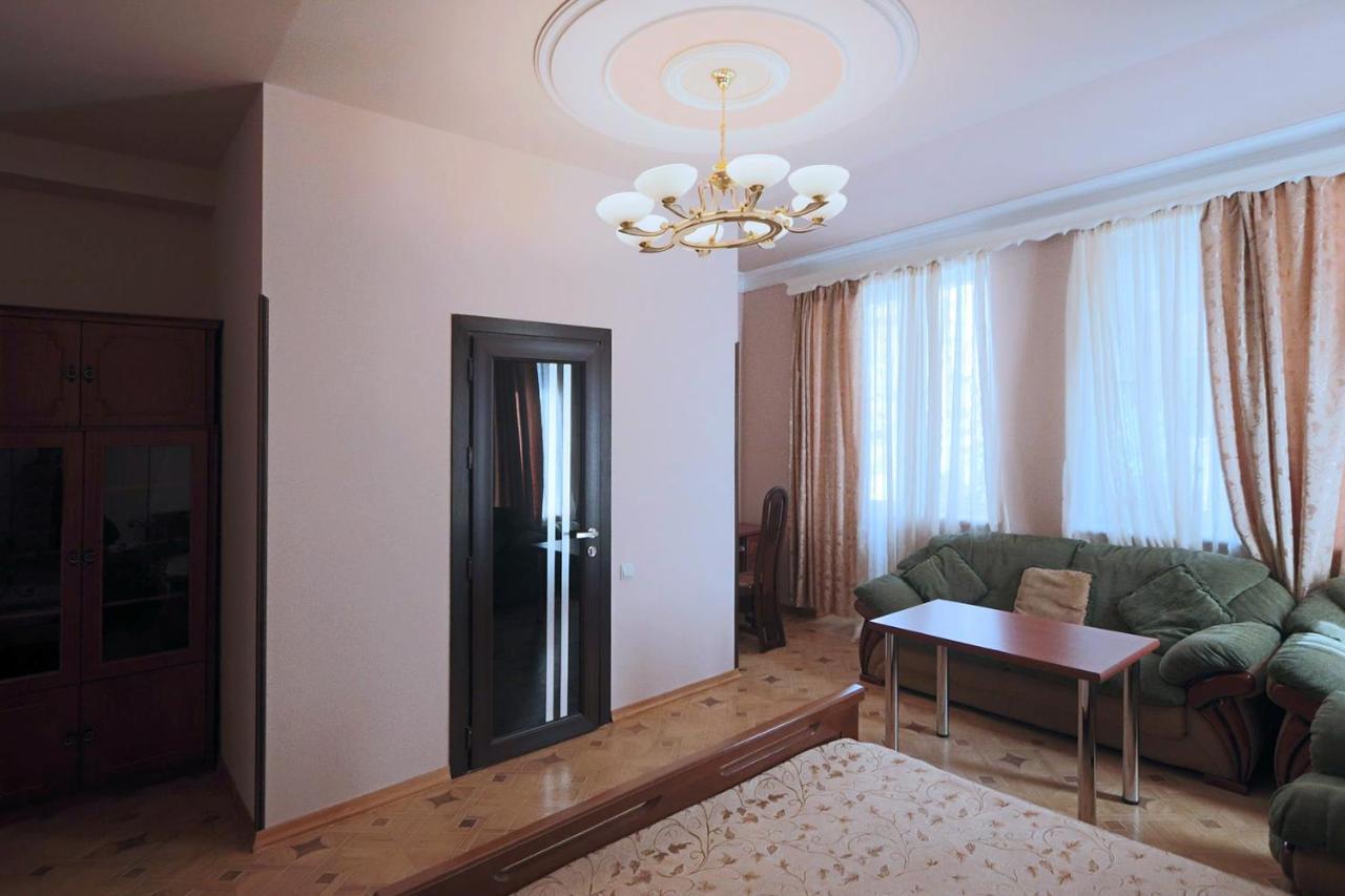 Garnim Guest House エレバン エクステリア 写真