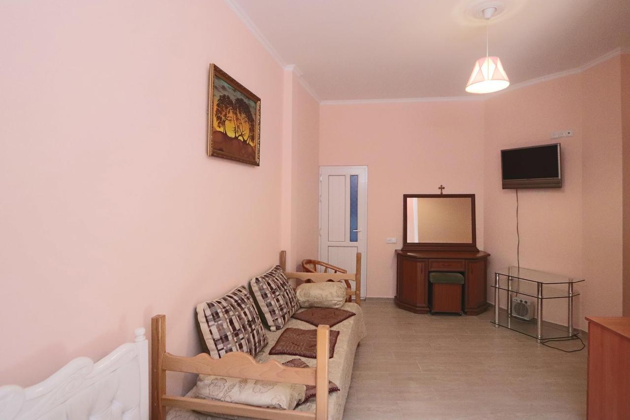 Garnim Guest House エレバン エクステリア 写真