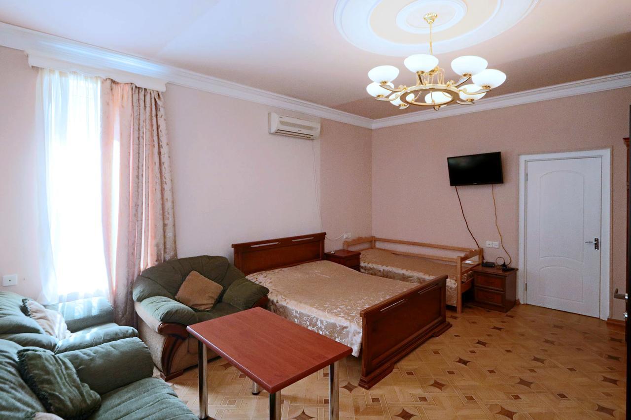 Garnim Guest House エレバン エクステリア 写真