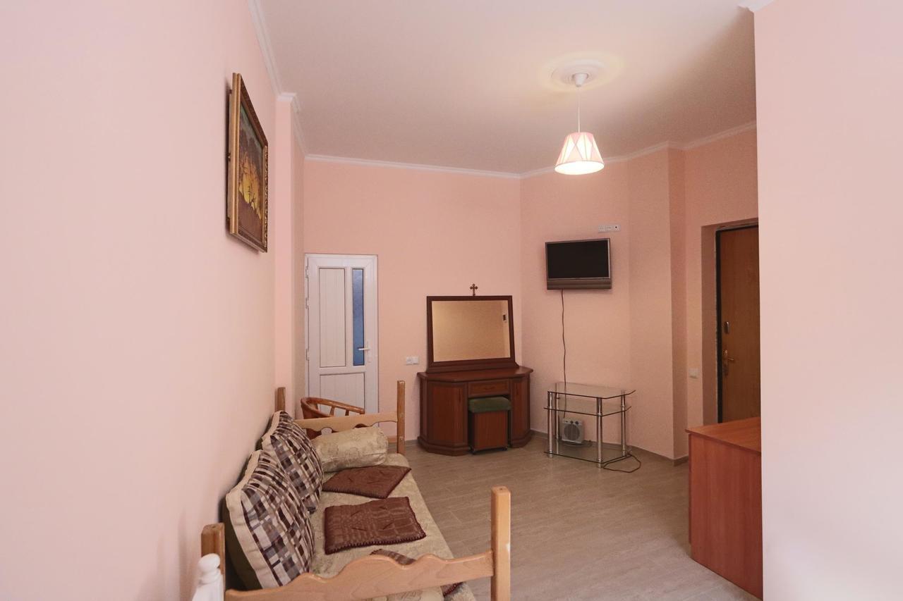 Garnim Guest House エレバン エクステリア 写真