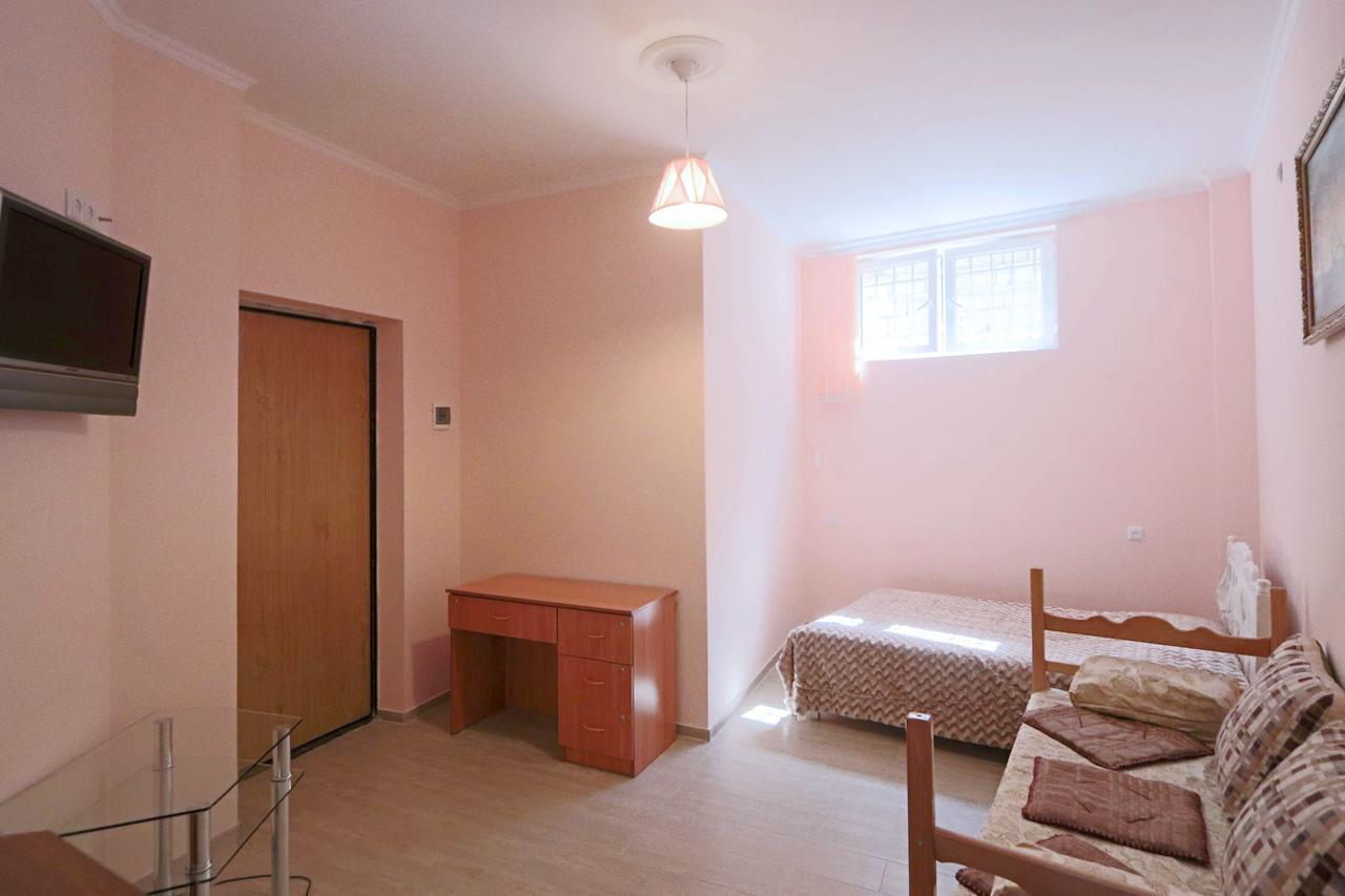 Garnim Guest House エレバン エクステリア 写真