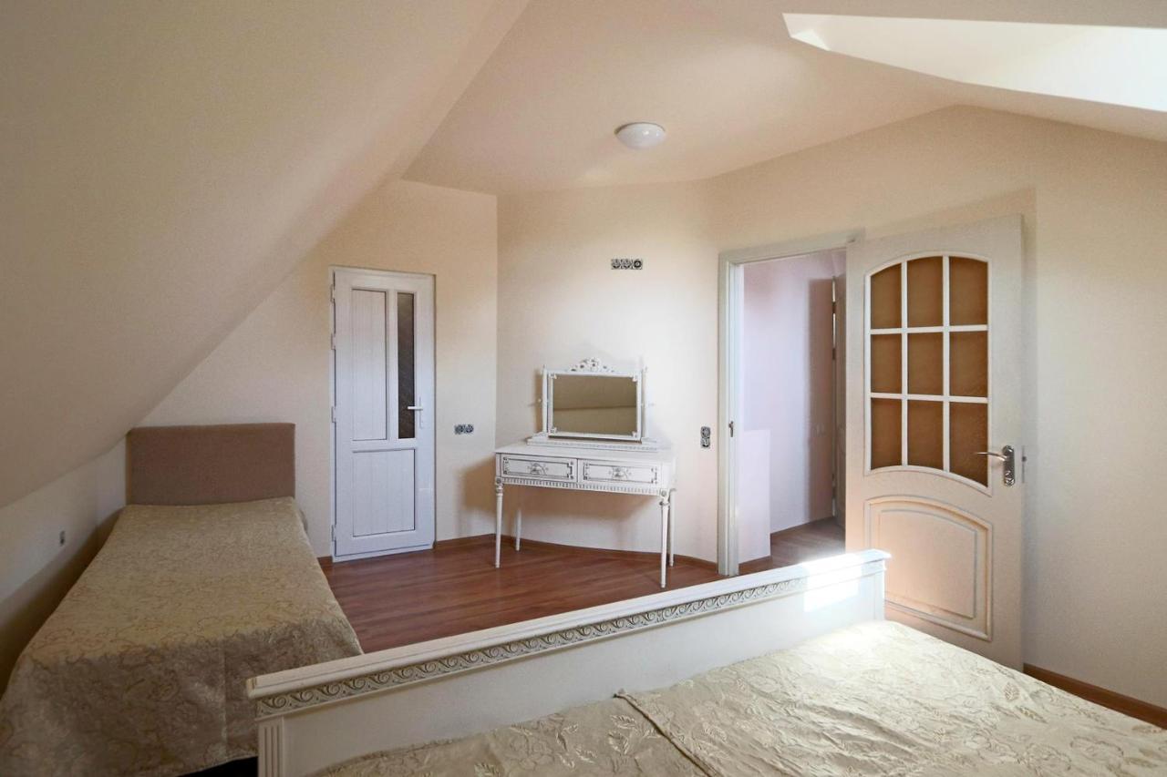 Garnim Guest House エレバン エクステリア 写真
