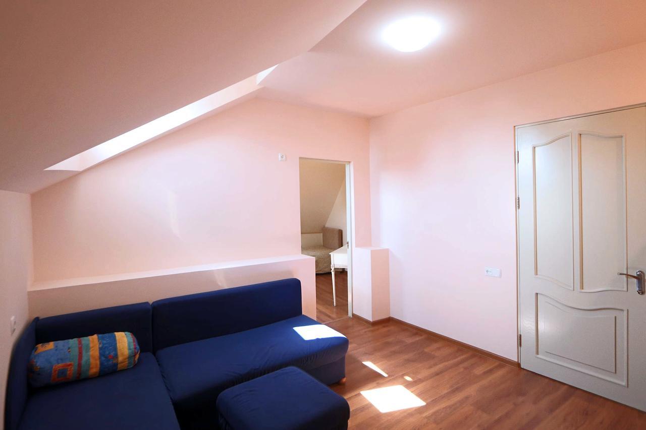 Garnim Guest House エレバン エクステリア 写真